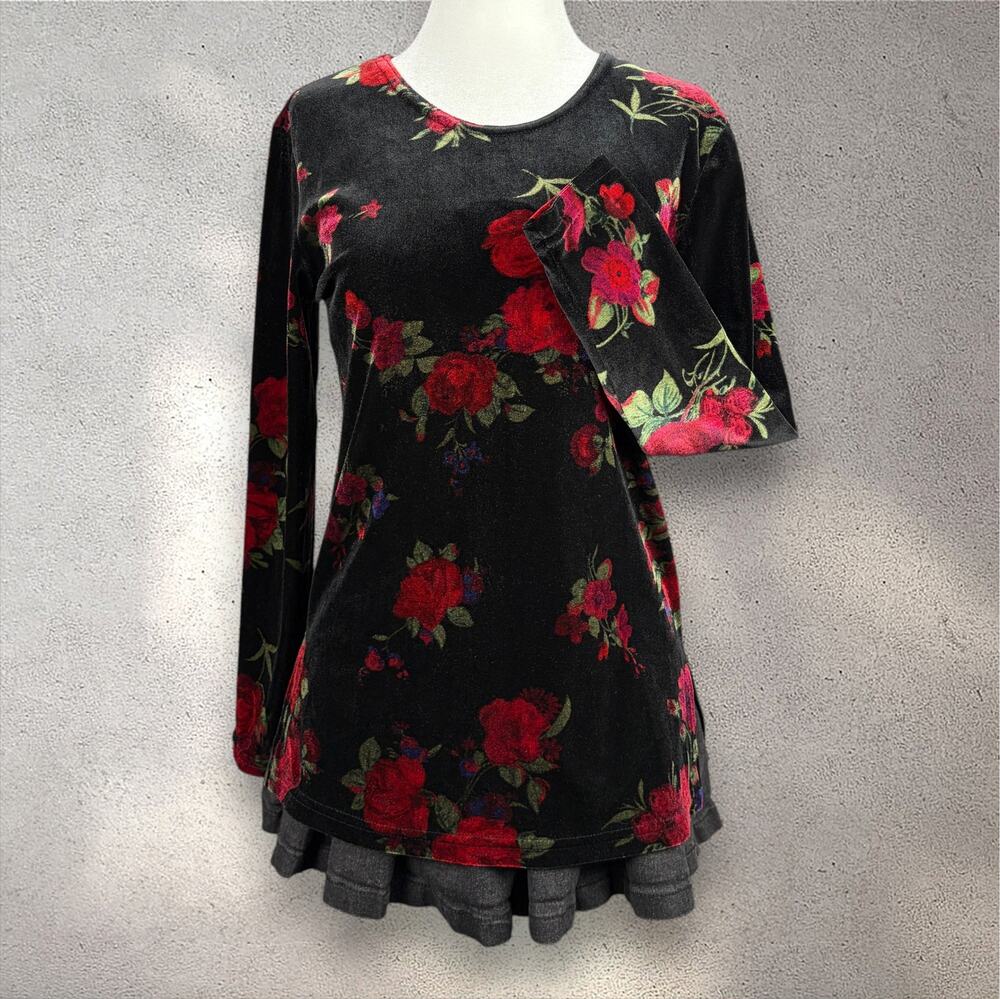 Notations Floral Velour Long Sleeve Women's PS Black Roses Romantic Whimsygoth